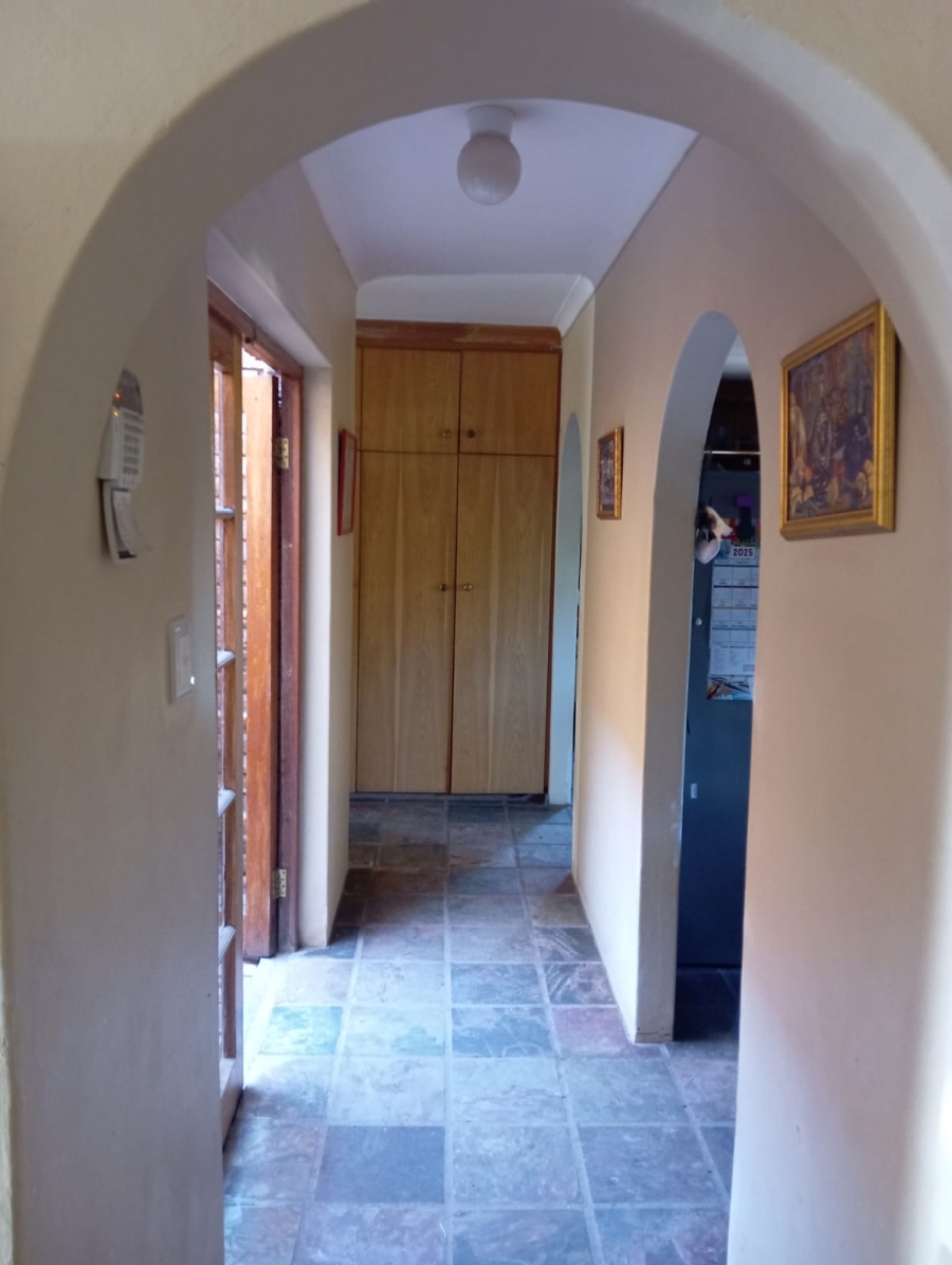 5 Bedroom Property for Sale in Victoria Park Western Cape
